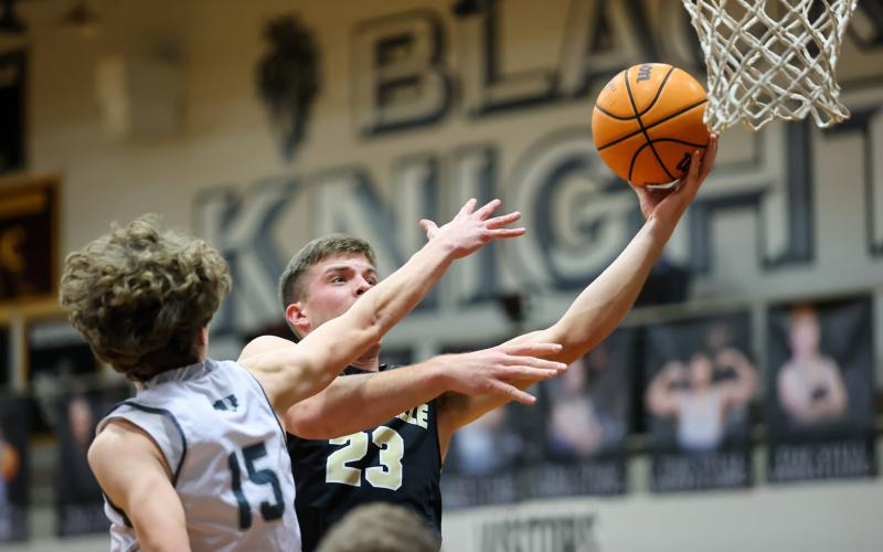 Kelli Graves • Clay County Progress Jake McTaggart a sinks basket to add to his 17 points for Jackets.