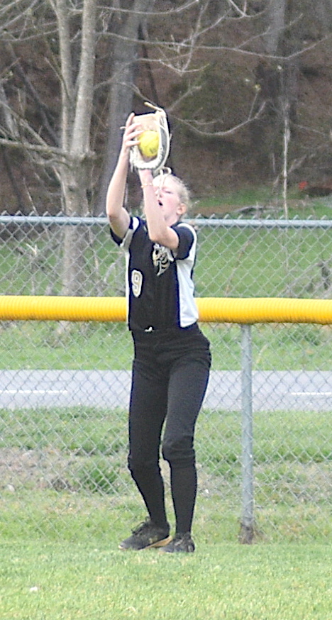 Gary Corsair • Clay County Progress Second baseman Daylyn Murray, No. 11, camps under a pop-up as Lila Roberts, No. 6, offers encouragement.