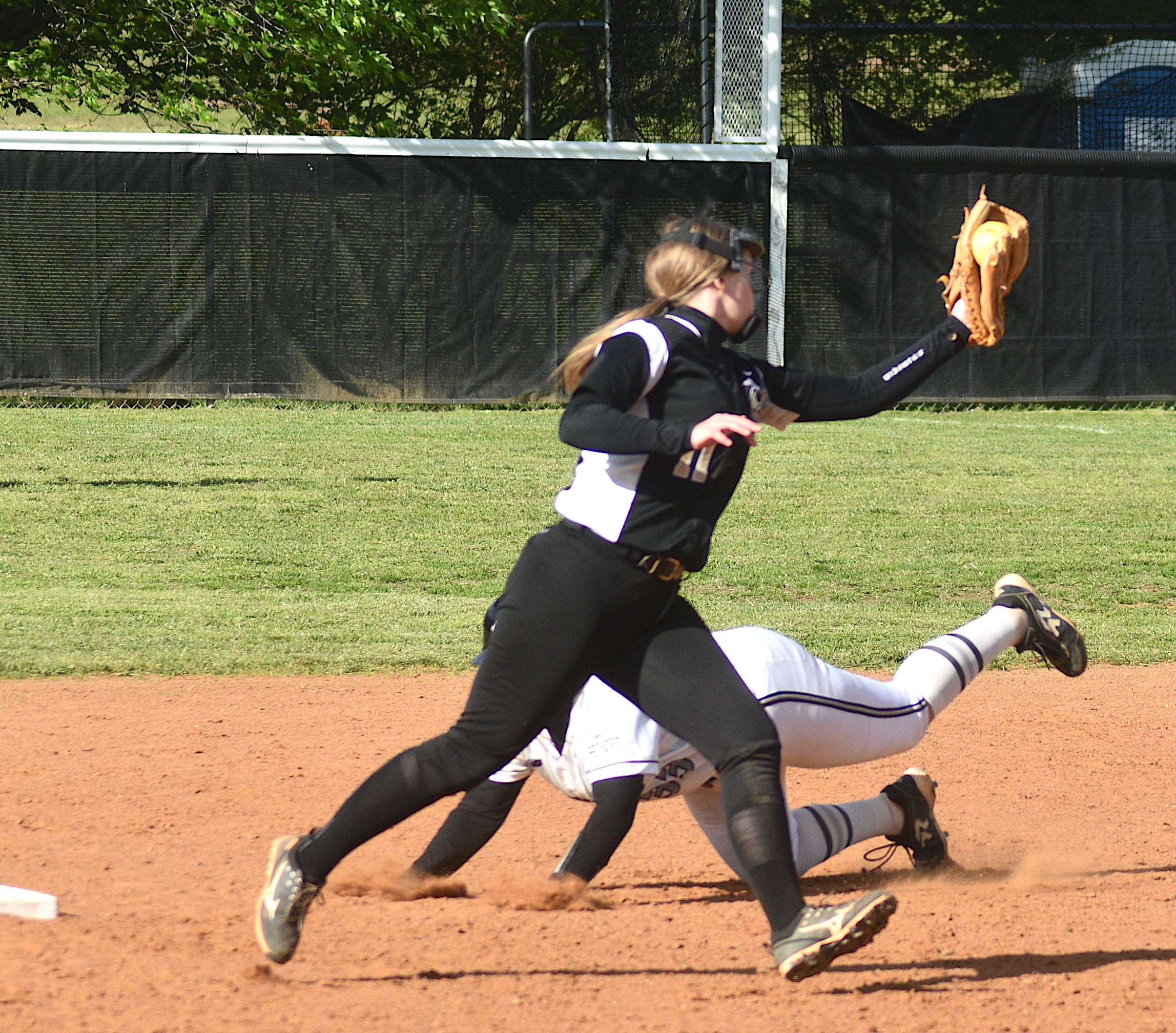 Gary Corsair • Clay County Progress Hayesville’s Raylyn Taylor spears a throw from catcher Lila Roberts on a stolen base attempt by Murphy.