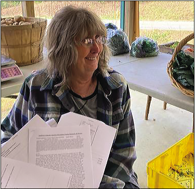 Marcia Barnes • Clay County Progress Kathy Gibby holds the records of Daniel Henson’s military service in the American Revolution. Gibby is Henson’s fourth great-granddaughter.