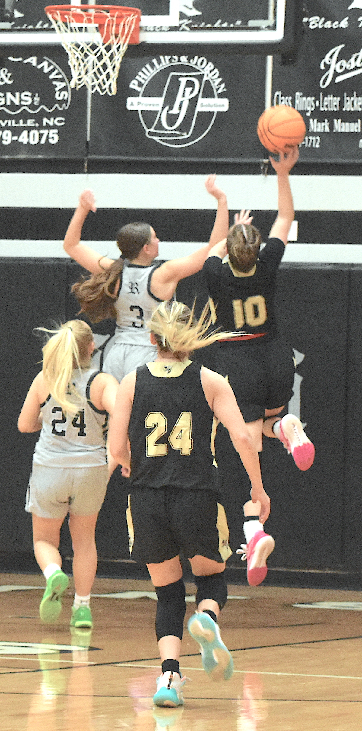 Gary Corsair • Clay County Progress Bryleigh Krieger, No.10, lofts the shot that gives Hayesville a 42-40 lead with 1:10 left in regulation play at Robbinsville. Emma Ashe, No. 24, who made the basket possible with a steal and assist trails the play. 