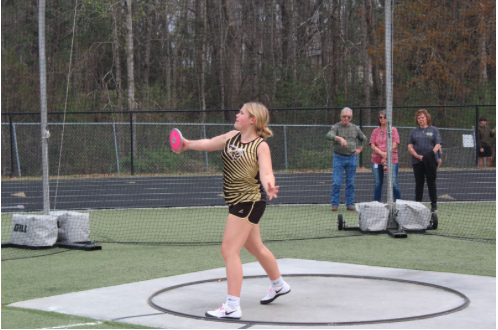 Harper Ledford competing in discus. 