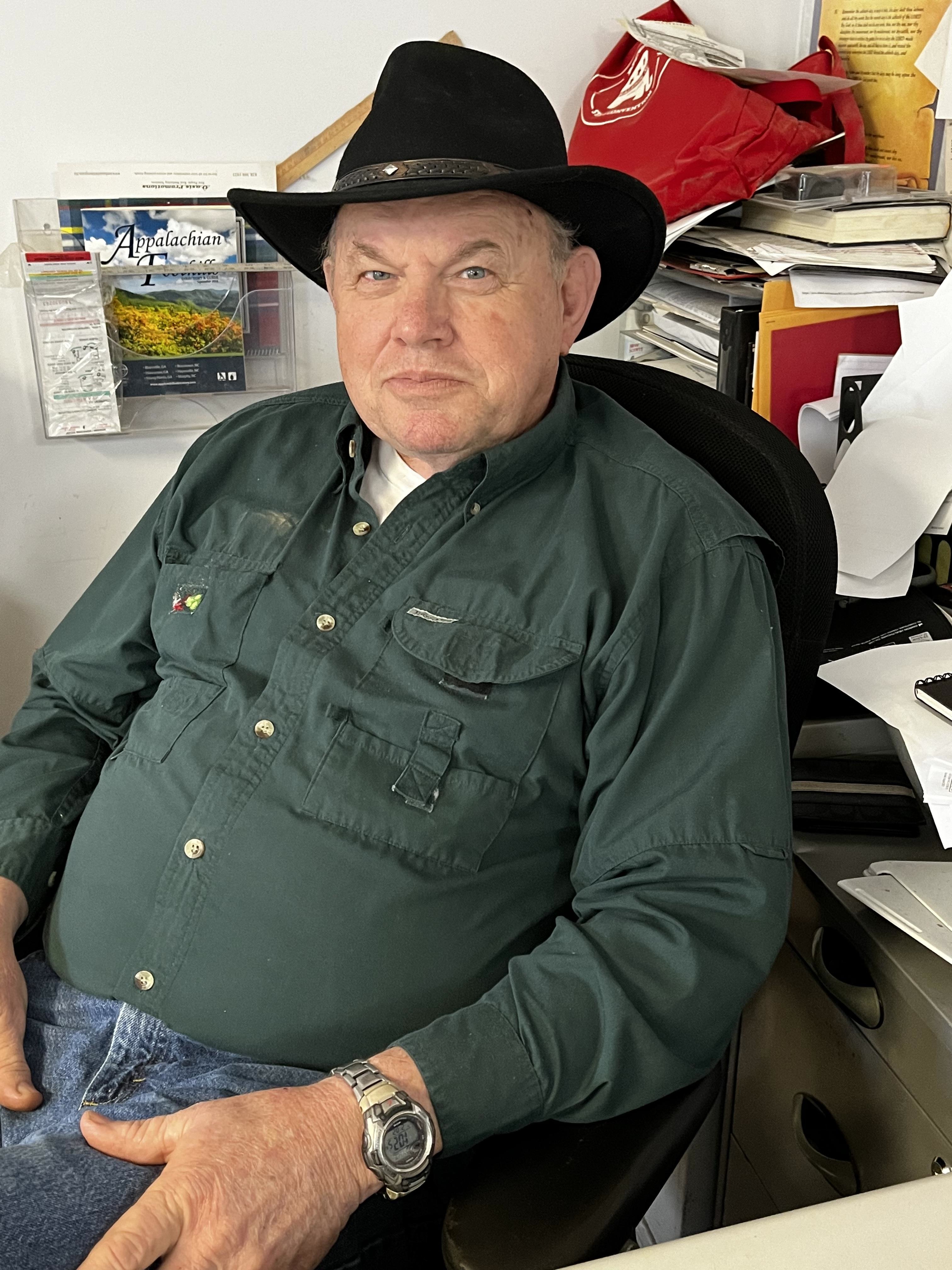 Charlie Shelton shares his love of the auctioning business, family and his ministry.