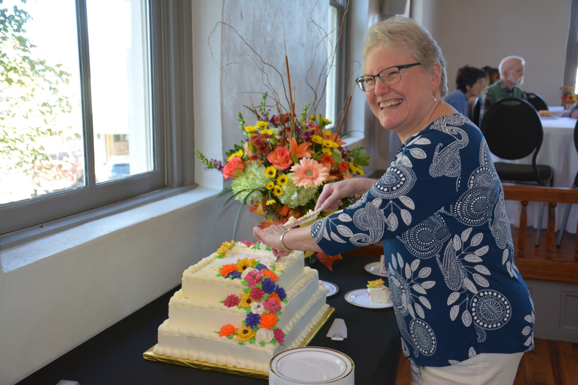 Photo by Sally Brock Dr. Teresa Heavner cuts her retirement cake.