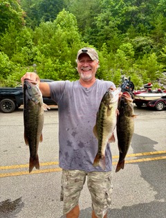 Luke Morrow wins tournament with a five fish limit on Lake Burton weighing 18.45 pounds.