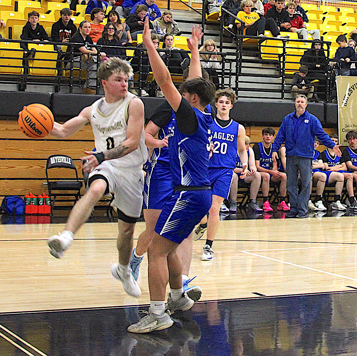 Neal Wachob • Clay County Progress E.J. Abrams, No. 0, looks for a Yellow Jacket teammate to feed after busting down the lane.