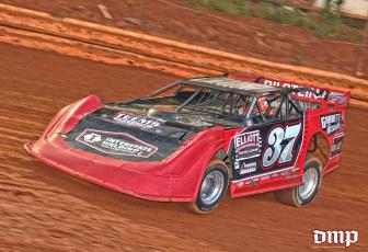 Michael Barnett leads the field to the checkered flag for his second win in a row in the 602 Late Model division.