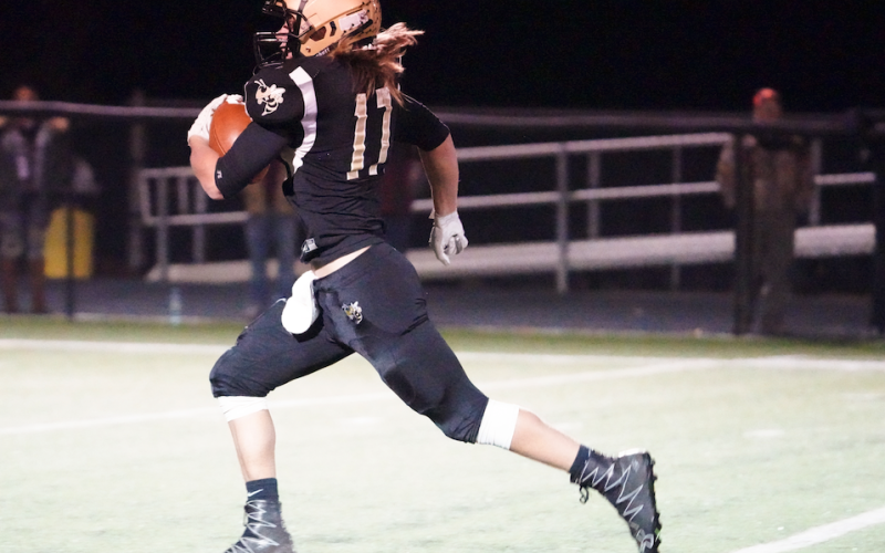 (Kelli Graves • Clay County Progress) Tyler Anderson catches a pass and heads to the end zone for a Yellow Jacket touchdown.