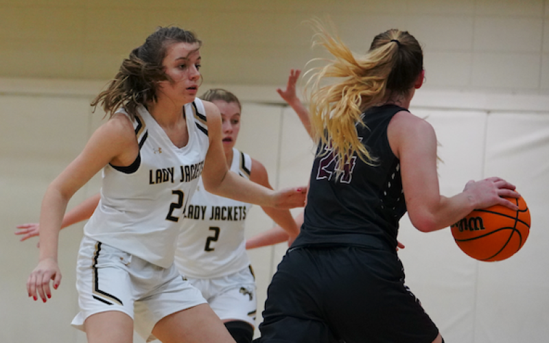 (Kelli Graves • Clay County Progress) Junior Jocelin Buckner watches her opponent’s eyes and anticipates a pass.