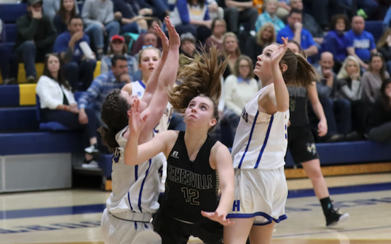 (Kelli Graves • Clay County Progress) Sophomore Lila Payne works between a pair of defenders and puts up a shot.