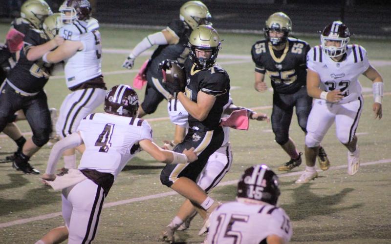 Brooke Leatherwood • Clay County Progress Kyle Lunsford nabs a pass and turns upfield for a Jacket gain.