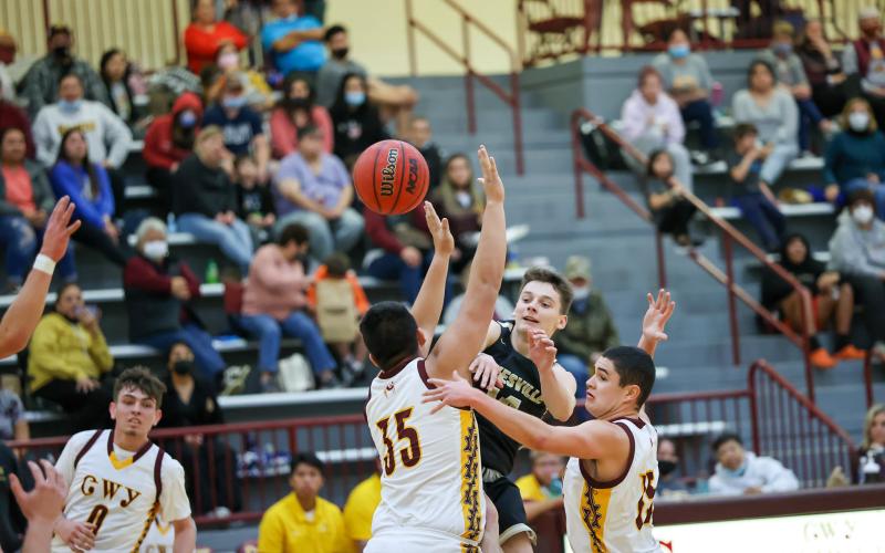 Kelli Graves • Clay County Progress Senior point guard Kolbe Ashe draws in the defense and dishes to an open teammate.