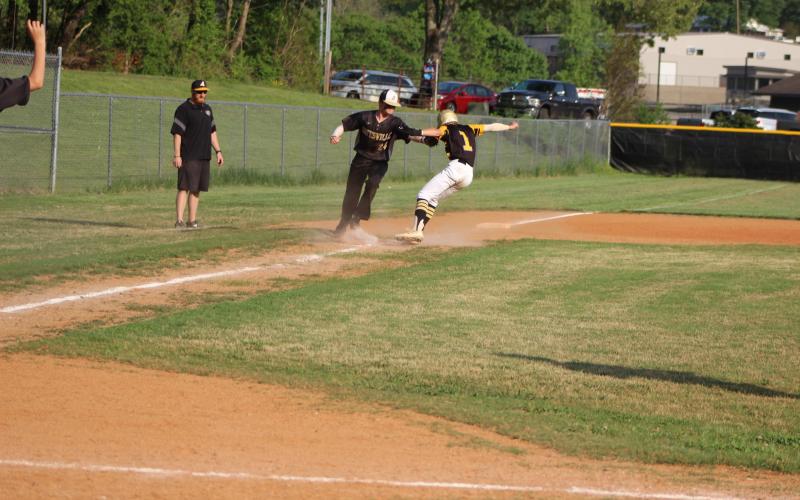 Rebecca Hall• Clay County Progress Peyton McGaha tags a Bulldog runner going back to third base.
