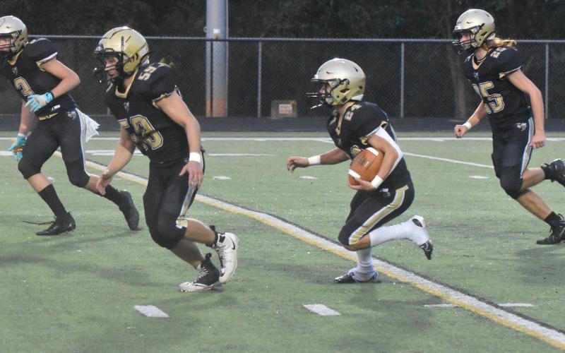 Gary Corsair • Clay County Progress Yellow Jackets kick return specialist Michael Mauney, No. 24, follows blockers Jacob Jones, No. 3, and George Michael, No. 59, as Bryan Davenport, No. 25, looks for a Mountaineer to level.