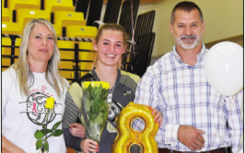 Gracie Taylor • Clay County Progress Laurie, Emma and Jason Shook.