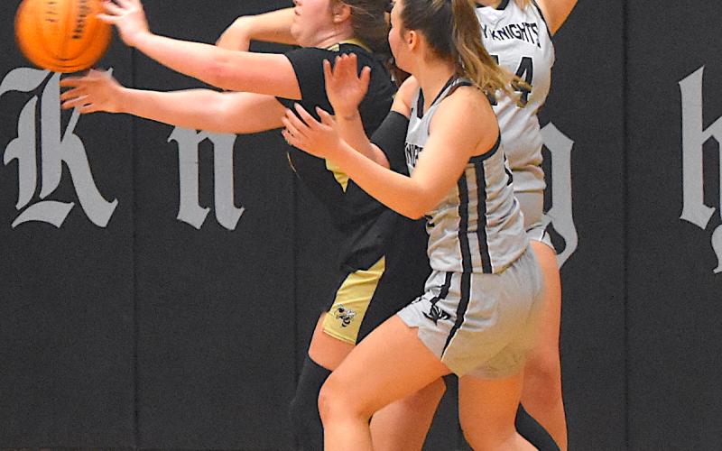Gary Corsair • Clay County Progress Hayesville’s Mallory Peck passes out of a Robbinsville double team.