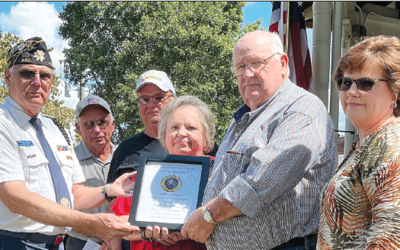 Deby Jo Ferguson •Clay County Progress  Paying honor to Robert Carl Swanson, WWII, and his Gold Star family, from left, presenting is Veteran Phil Cantley and family members Larry Swanson, Ivane and Patricia Elliott, Paul Swanson and Phyllis Byers.