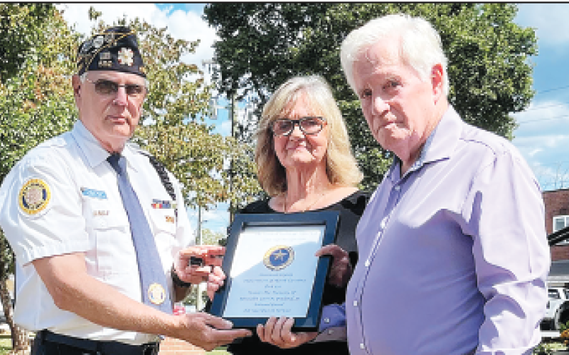Paying honor to Spl. Leon Reece Penland Jr. National Guard was Gold Star family, from left presenting is Phil Cantley and Irene and Leon Penland Sr.