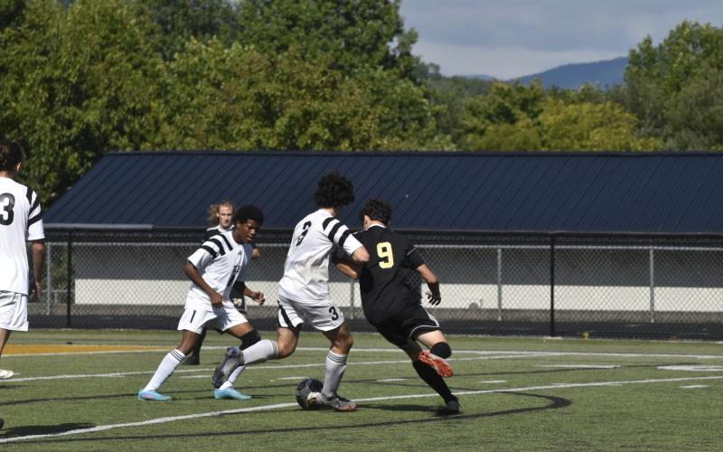 Leeanna Alberta • Clay County Progress Colin Walker, No. 9, goes for the kick.