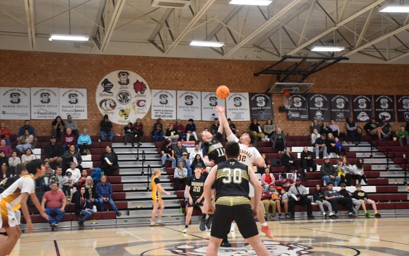 Norashae Patterson • Clay County Progress Henry Wadsworth jumps for the ball. 