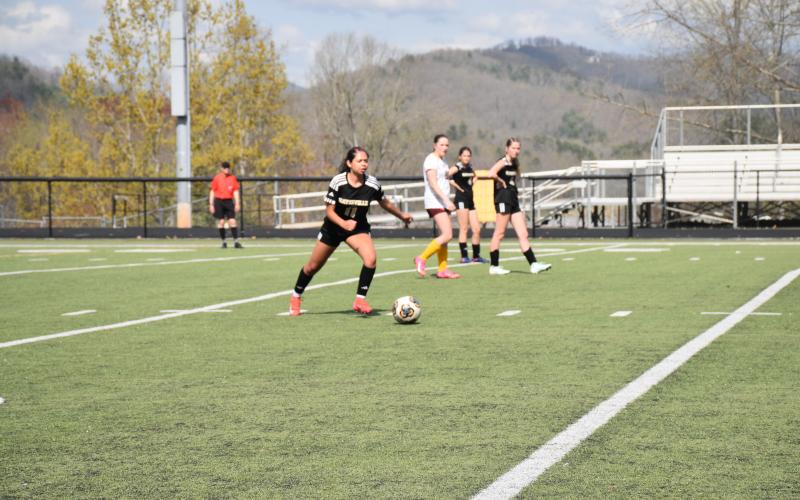 Norashae Patterson • Clay County Progress Emily Aguilera Garcia taking the ball down the field.