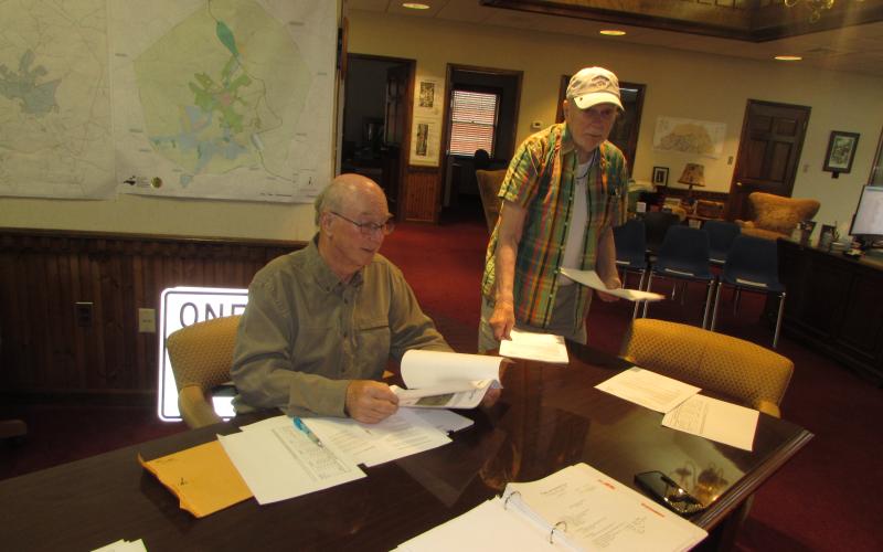 Lorraine Bennett • Clay County Progress Councilman Harry Baughn and Zoning Administrator Ron Wallace discuss Wallace’s final report.