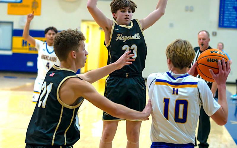 Todd Sumner • Photo Yellow Jackets guards Rhett Sellers, No. 23, and Micah Moss, No. 21, make life difficult for Highlands Jack Sumner, No. 10.