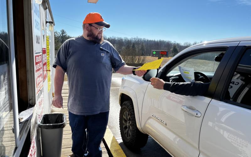 Deby Jo Ferguson •Clay County Progress Clay County Landfill worker Justin Sneed hands out flyers with information regarding permit applications and rules that come along with the permits.