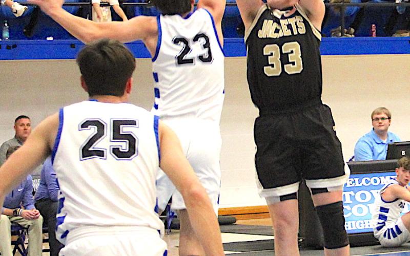 Neal Wachob • Clay County Progress Jackson Sellers, No. 33, draws a bead on the basket as Hayesville fights back against Towns County.
