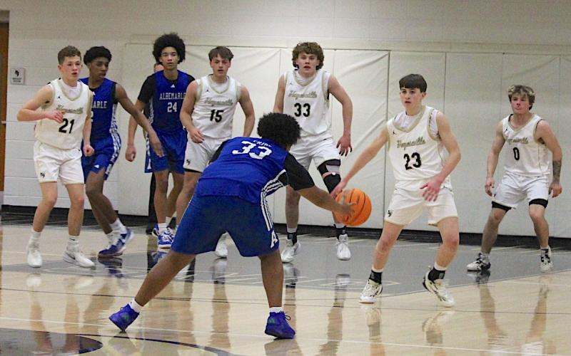 Photo by Neal Wachob Albemarle long-distance bomber RJ Hutcherson, No. 33, finds limited options as he stares into the teeth of Hayesville’s zone defense. Defenders Micah Moss, No. 21, Landon Trout, No. 15, Jackson Sellers, No. 33, Rhett Sellers, No. 23, and EJ Abrams, No. 0, deny entry into the lane.