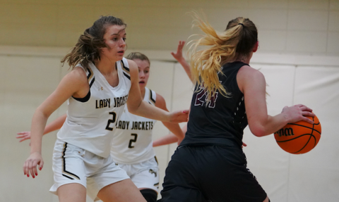 (Kelli Graves • Clay County Progress) Junior Jocelin Buckner watches her opponent’s eyes and anticipates a pass.