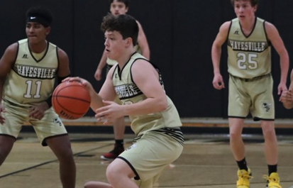 (Kelli Graves * Clay County Progress) Taylor McClure snags a steal and leads the Jackets up the floor. 