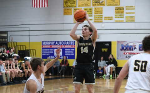 (Kelli Graves * Clay County Progress) Sophomore Kolbe Ashe goes above defenders to get a clear shot at the basket.