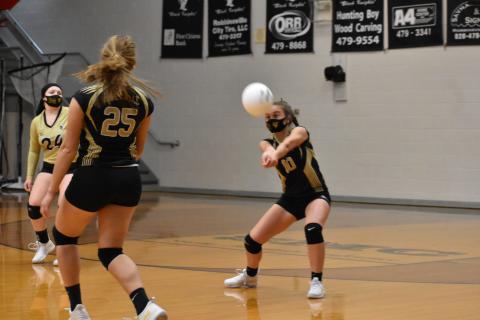 (Kevin Hensley • Graham Star) Lila Roberts handles a hot shot to keep the rally going against Robbinsville.