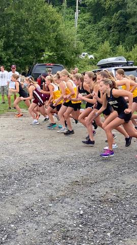 Amy Shelton • Clay County Progress A group of Lady Yellow Jackets find themselves in the middle of a pack of Smoky Mountain Conference runners.