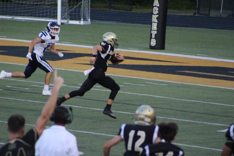 Photo by Brook Leatherwood Logan Caldwell puts points on the home side of the scoreboard with a quarterback keeper. 