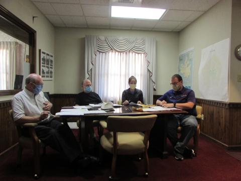 Lorraine Bennett • Clay County Progress Hayesville Mayor Harry Baughn (left) and Town Council members Joe Slaton, Lauren Tiger and Austin Hedden adhere to Covid-19 safety protocols by wearing masks throughout Monday’s meeting.   
