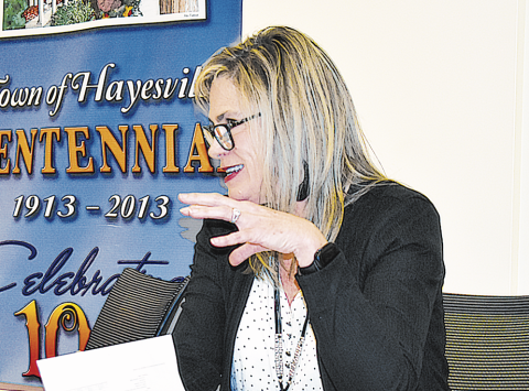 Accountant Shawn Powell Long explains findings from an audit of the county detention center in which nearly $7,000 in “deficiencies,” were reported. 