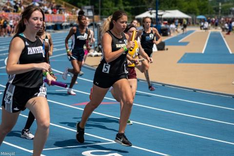 @hague.doug Alyssa Rodd getting her race on in the 4x800 relay.