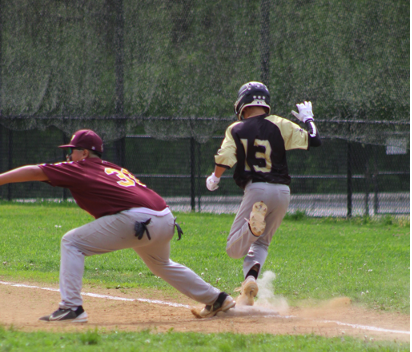 Photo by Carissa Daniels Yellow Jacket Jacob Cody, No. 13, is safe.
