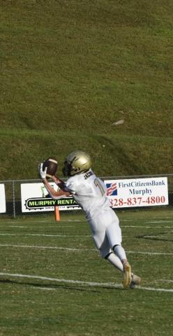 Leeanna Alberta • Clay County Progress Rylan Graves, No. 1, gets a good catch for the run.