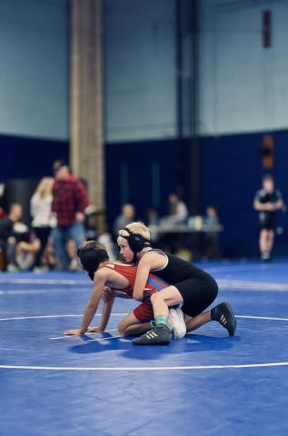 Keedryn Neer ready to break down his opponent in referee position.