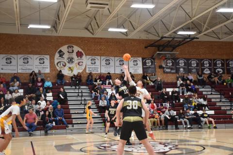 Norashae Patterson • Clay County Progress Henry Wadsworth jumps for the ball. 