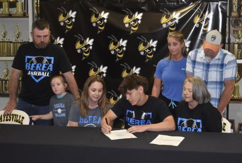 Gary Corsair • Clay County Progress From left, Barrett, Brynlee and Crystal Woody, Michael Mauney, Moriah Mauney, Mike Mauney, Brenda Carder witness Mike signing with Berea College, a liberal arts institution in Berea, Ky. 