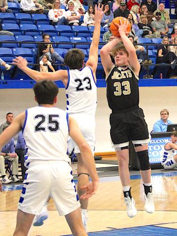 Neal Wachob • Clay County Progress Jackson Sellers, No. 33, draws a bead on the basket as Hayesville fights back against Towns County.