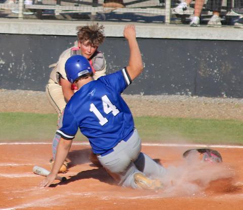 Hayesville catch Jaxson Caruso applies the tag as Hiawassee Dam's Wyatt Davenport tries to score.