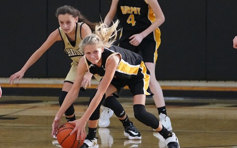 (Kelli Graves • Clay County Progress) Emma Ashe spots an opportunity to go for the steal in Hayesville’s win over the Lady Bulldogs. 