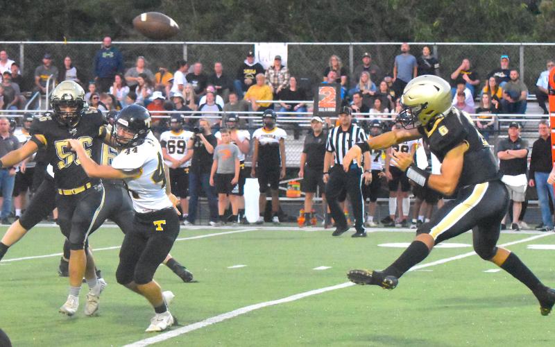 Gary Corsair • Clay County Progress Logan Caldwell, No. 6, rifles a second-down pass to Avery Leatherwood while Cameron Payne, No. 56, provides protection. Caldwell completed seven passes for 111 yards.
